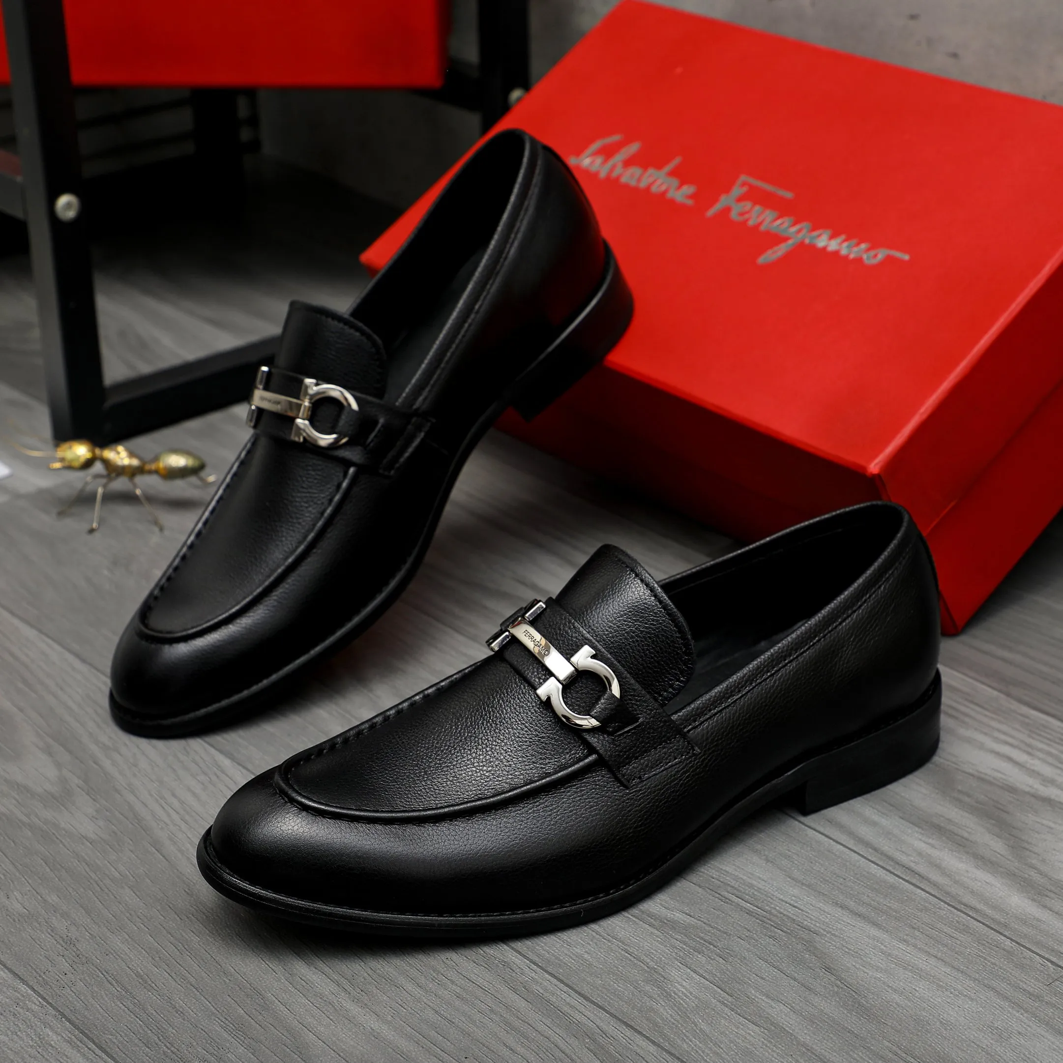 Men's shoes 💰420 Product trademark: Ferragamo " Ferragamo ] Business slip-on leather shoes Regular size: 39-45 (38.46 custom-made, non-refundable) Product materials: Selected small pebbled cowhide upper, sheepskin lining, original rubber outsole